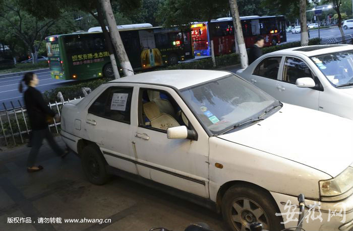合肥“僵尸車”引關(guān)注：數(shù)量不少 霸占公共資源