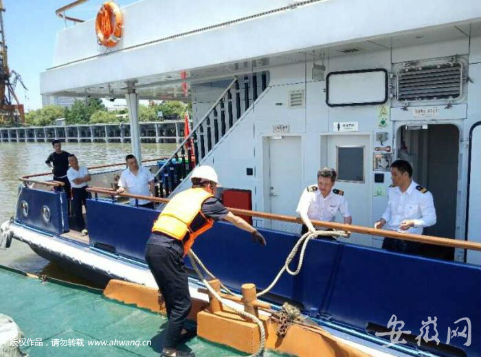 安徽第一艘“回收水面生活污水和油污水”船舶投用