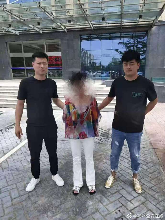 多看一眼認定你！民警休陪產假 在醫院順便抓個女逃犯