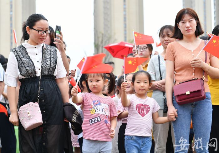 2 合肥葛大店小学南区投入使用 迎来首批学生 (1)