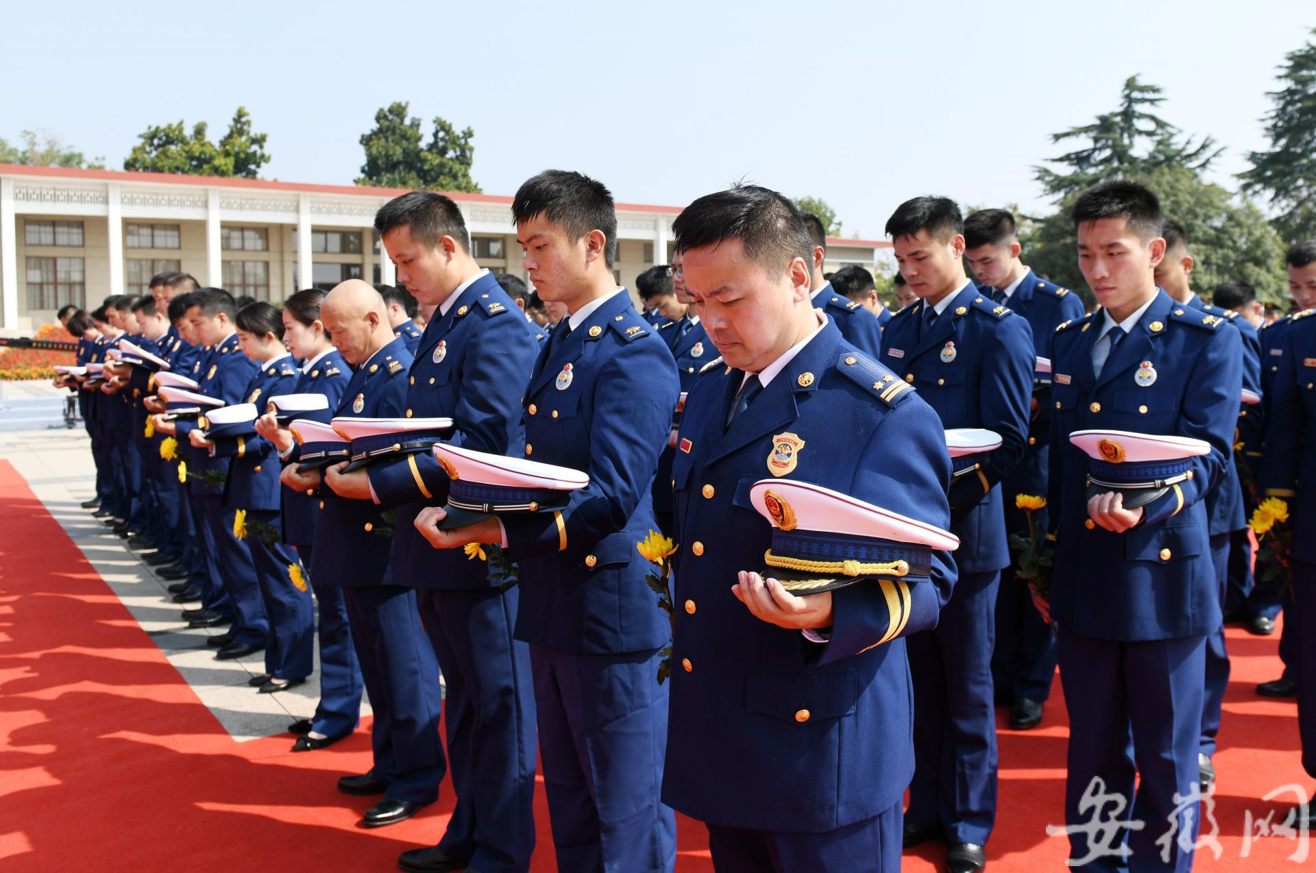 在9月30日烈士纪念日这一天,合肥市消防救援支队80名消防员来到合肥市