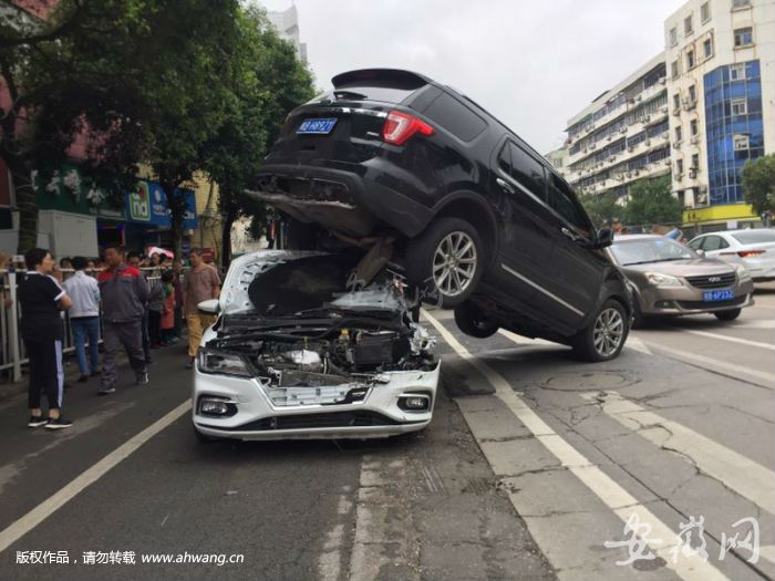 蕪湖一公交車因故障追尾前方5輛車 將接受綜合鑒定