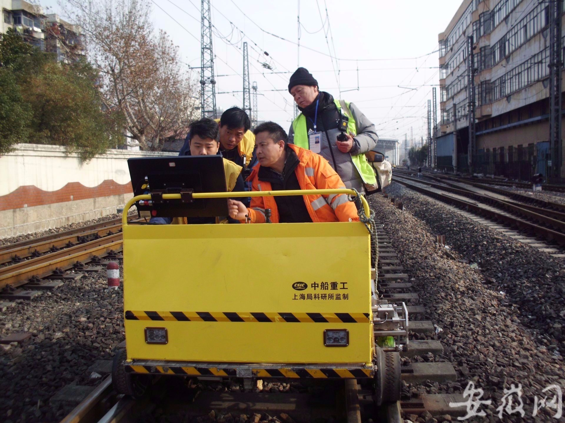 百万豪车双轨探伤车探出春运铁路平安路