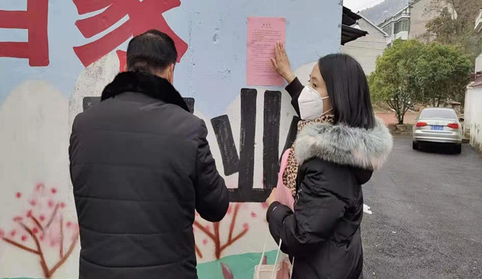 舒城县河棚镇龙骨村患病干部夏化明用意志和疫情比拼