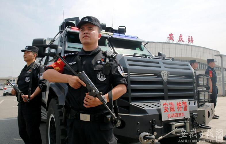 2020全国"两会"召开期间,安庆市公安局特警支队周密部署,重点加强车站