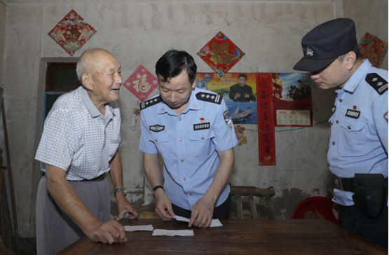 肥西县公安局圆了九旬老人16年的愿望