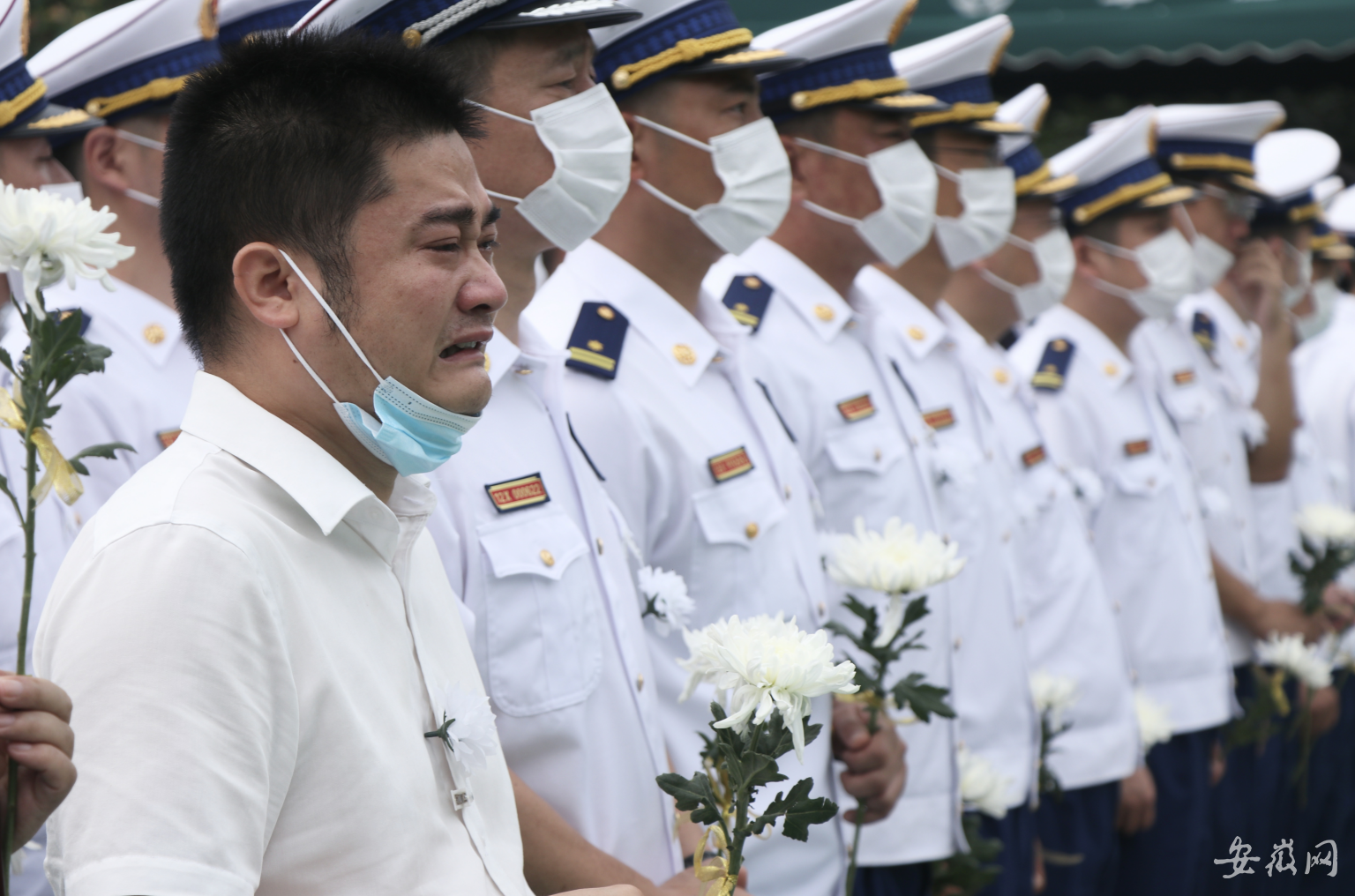 泪目最后的告别千余人送别抗洪烈士陈陆