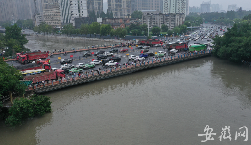 无人机直击:合肥南淝河水位暴涨