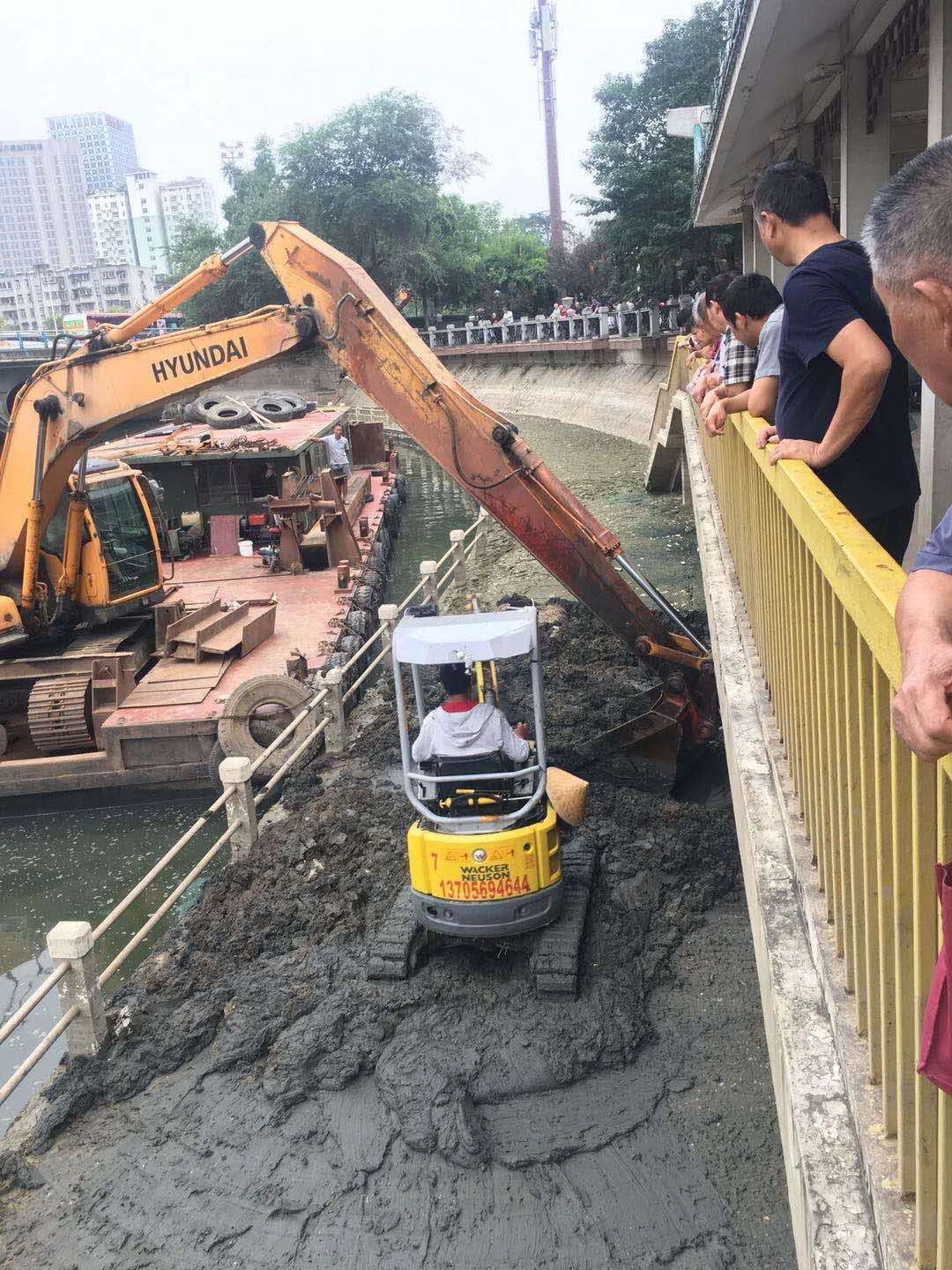 水下清淤機器人清淤泵關(guān)肥：大水退后南淝河忙(圖2)