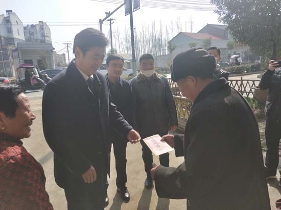 韩摆渡王仲儒区长慰问马家庵居委会党支部困难老党员
