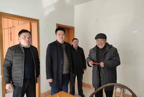 庐江汤池中学领导走访慰问困难教职工