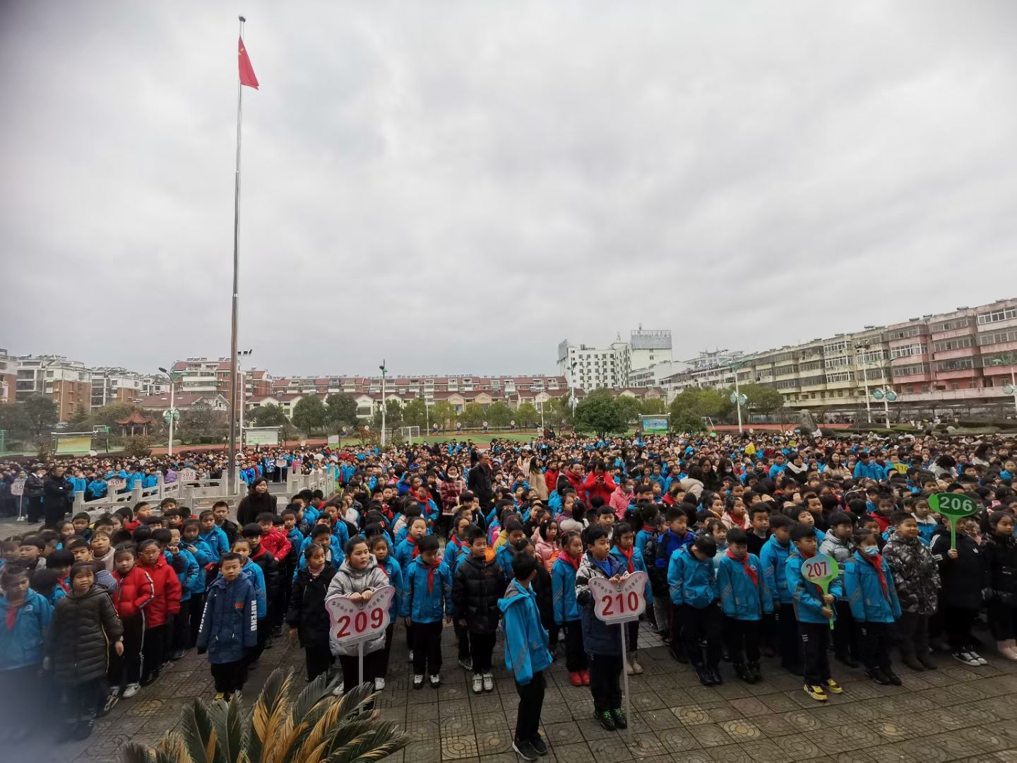 怀宁县独秀小学举行新学期千人诵读启动仪式