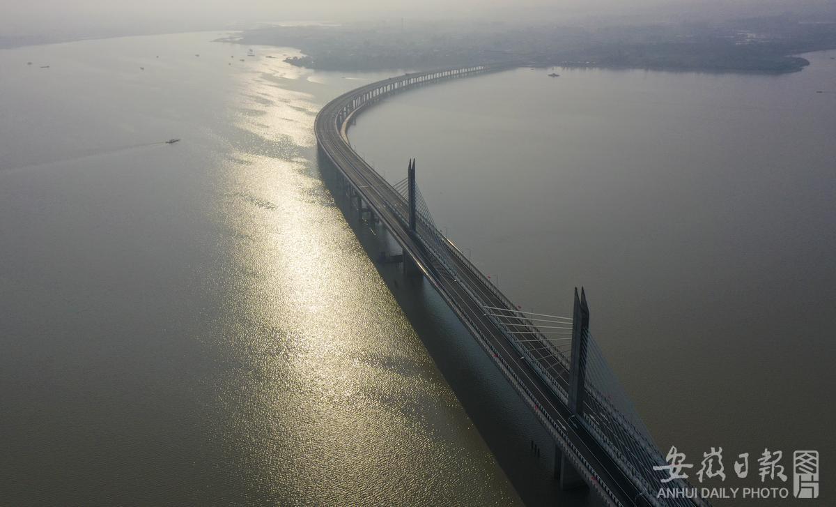 寿县瓦埠湖大桥建成通车