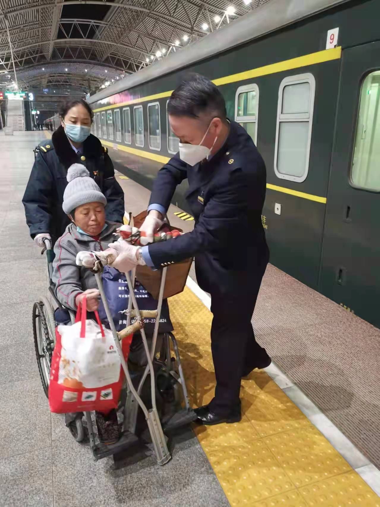 k1071次列车宿松站残疾大姐的暖心之旅