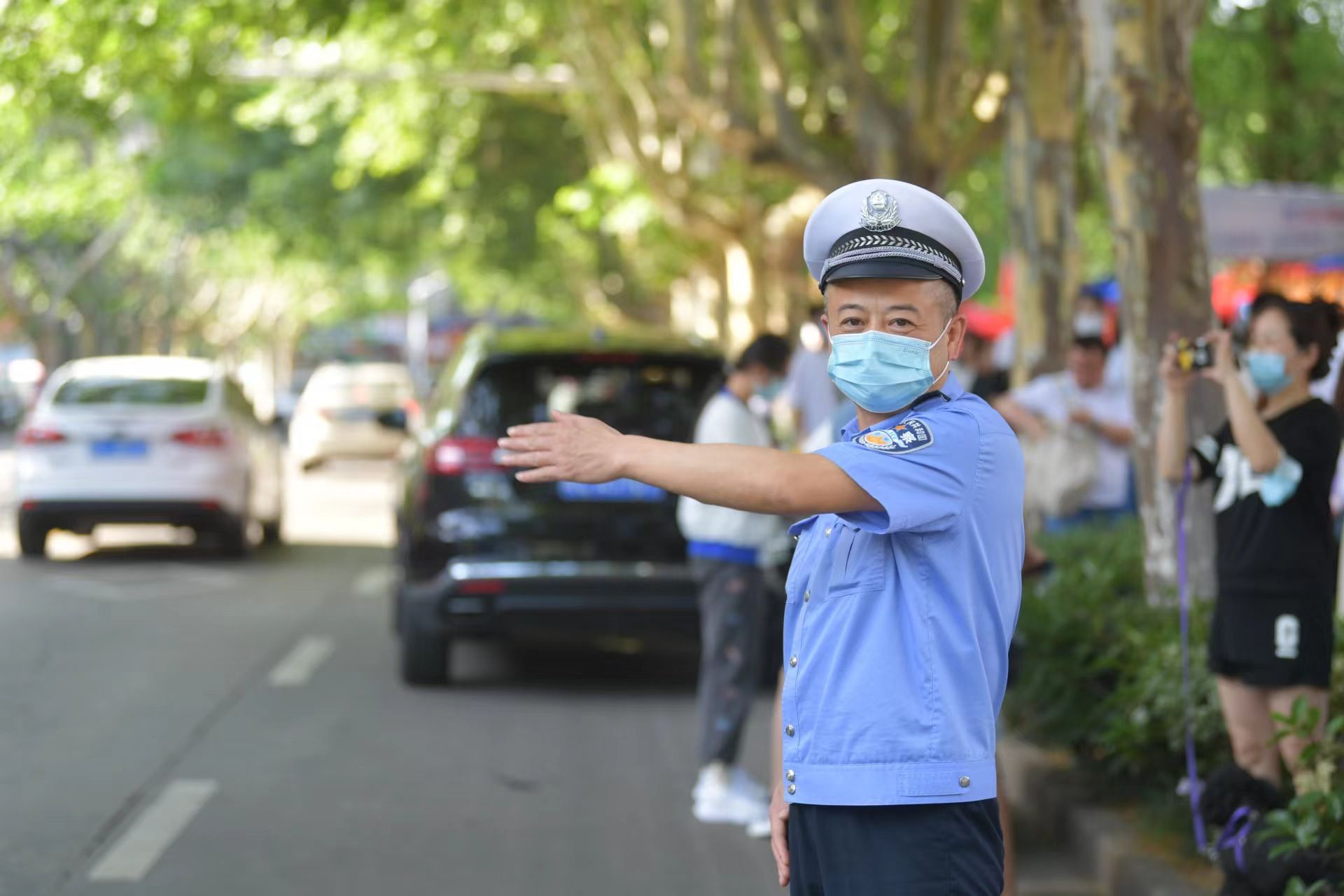 蚌埠市交警部门增派警力保障各个考点