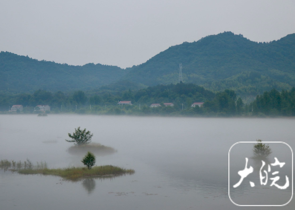  The morning mist of Xipi River in Lu'an is hazy and picturesque