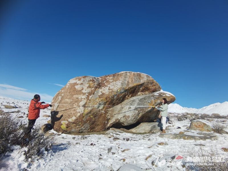 3000多年前古人咋“涂鸦”？温泉县岩画群告诉你