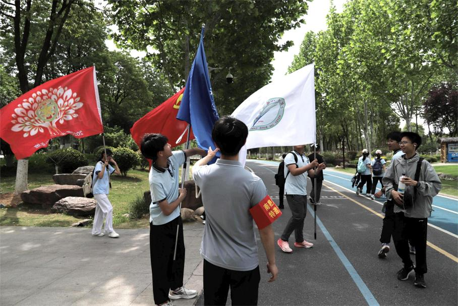 欧博体育入口合肥经开区：“五一”出游文明别落下(图2)