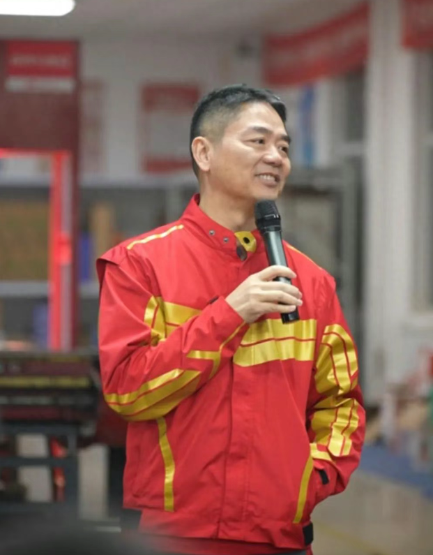刘强东亲自送外卖“火锅讲话”承诺：京东工作稳定老兄弟退休金不会低于5000元