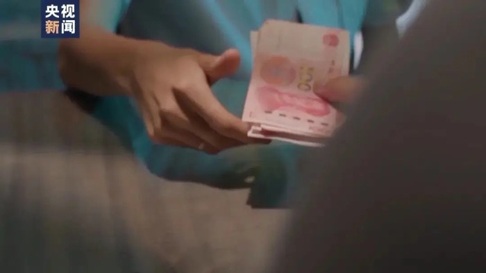 挂职副县长搜集密件 妻子携复印件出境 夫妻俩双双获刑(图1)