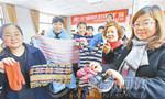 蕪湖巧手女子變廢為寶 舊衣服獲“重生”（圖）