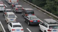 女童高燒抽搐送醫遇堵車 警用摩托逆向開道緊急護送