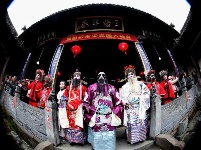 歙縣三陽古村“打秋千”鬧元宵