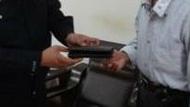 亳州一市民丢失两万余元 民警人海中排查帮找到