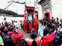 歙縣三陽古村“打秋千”鬧元宵