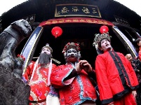 歙縣三陽古村“打秋千”鬧元宵