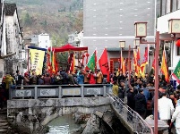歙縣三陽古村“打秋千”鬧元宵