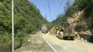 黃山黃山區新明鄉境內道路出現塌方 已搶通部分路面 