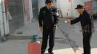 民宅失火   六安民警冒險搬出液化氣罐
