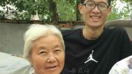 “感謝奶奶給我第二次生命”：70歲老人捐腎救孫子