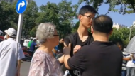 【大考2018】72歲奶奶考前擁抱孫子送祝福（視頻）