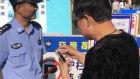 【大考2018】考生看考場丟失準考證 幸被交警撿拾及時交還