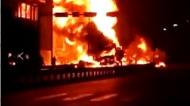 視頻‖安徽潁上境內(nèi)兩車相撞引燃民房，已致8死4傷！