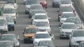 宿州一货车改成油罐车 停在路边漏汽油