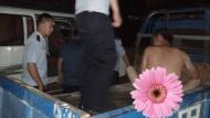 男子酒后脱光睡货车：我以为到家了