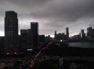 合肥烏云壓城 下起瓢潑大雨并伴有大風（圖）