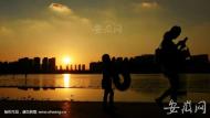 落日余暉染紅合肥天鵝湖（圖）