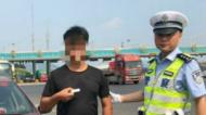 宿州交警查驾照 查出两个瘾君子（图）