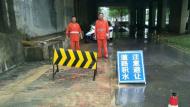 合肥突降大雨 城管環衛等多部門一線處置積水