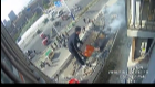 亳州一小區(qū)突發(fā)火情 民警徒手爬樓撲救（視頻）