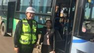 壽縣一女子粗心丟錢包 執勤交警幫尋回