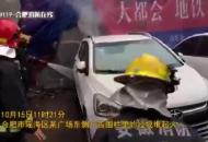 垃圾堆失火差點引燃三輛轎車 消防員及時排除隱患