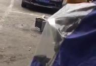 铜陵男子街头疯狂掌掴老人
