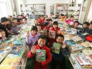 安徽一企业通过为乡村小学捐建书屋庆生