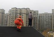 男子因工資糾紛欲跳樓