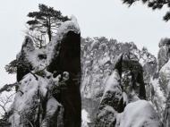小長假第一天 6000多人登黃山欣賞“水墨畫”